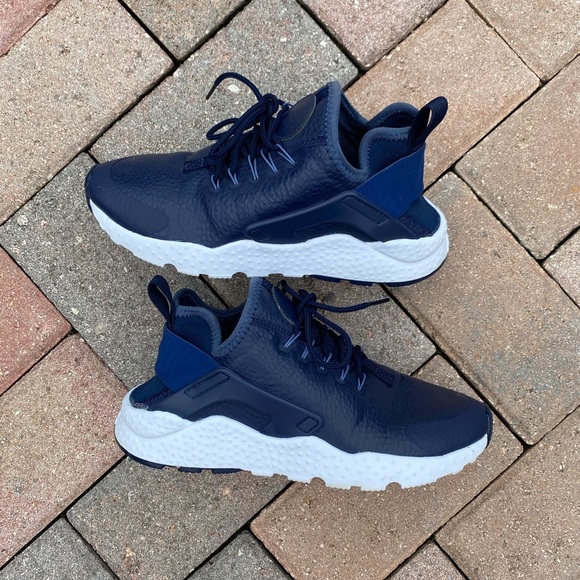 NIKE WMNS AIR HUARACHE RUN ULTRA PRM SZ 6